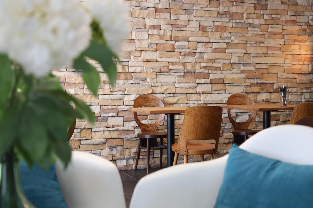 Un Hotel Sur Le Port Λα Ροσέλ Εξωτερικό φωτογραφία