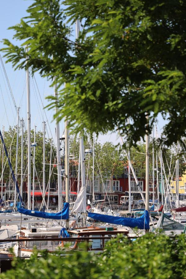 Un Hotel Sur Le Port Λα Ροσέλ Εξωτερικό φωτογραφία